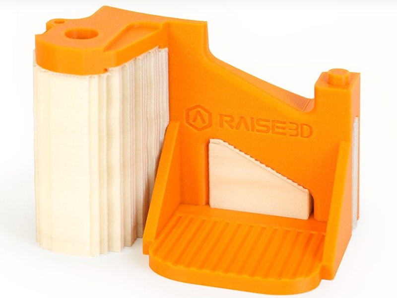 Pièce imprimée avec du PET GF (orange) et le filament PET Support